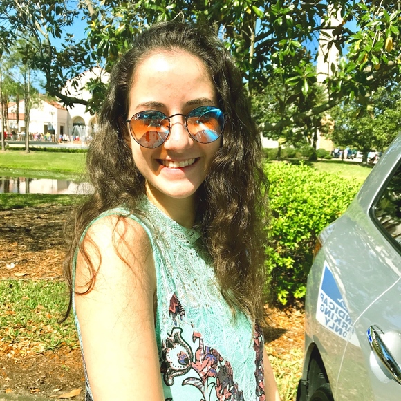 Meet your Posher, Rachel - Picture 1 of 5